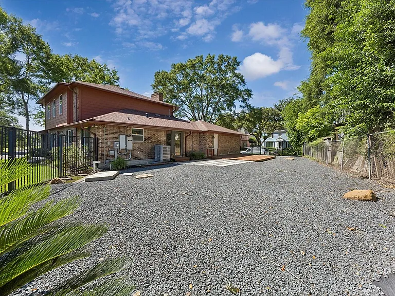 3232 Parkwood Dr — Photo 28