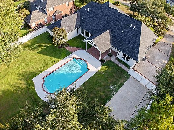 2nd image of 207 Dutton Ct