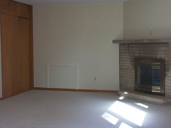 5th image of 112 Hayes Ave