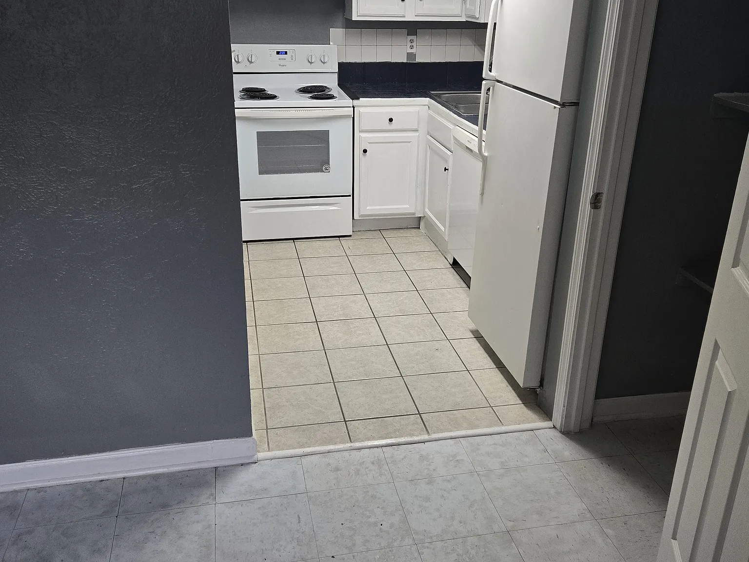 2 bed, 1.5 bath, 1100 sqft, $1,395 — Photo 3