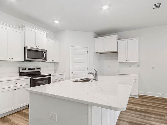 5th image of 414 Wolcott Way