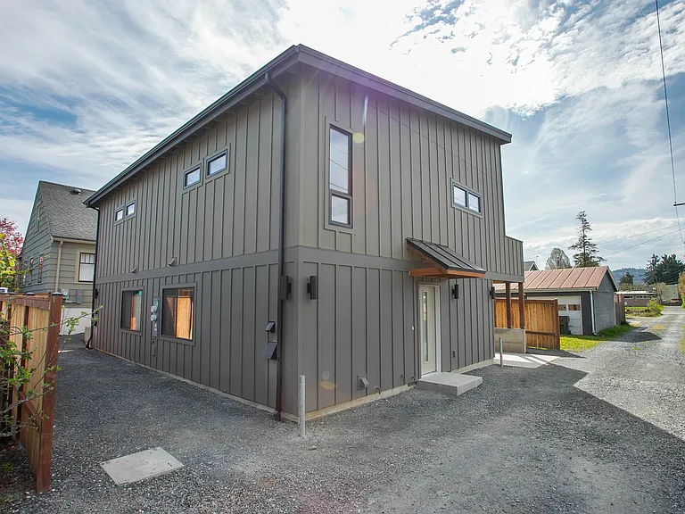 2517 Vallette St #101 — Photo 8