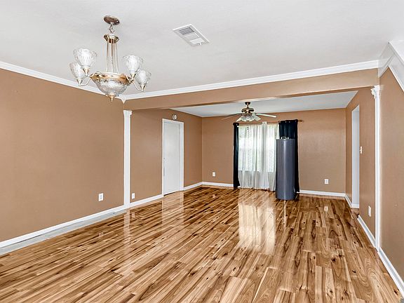 5th image of 2727 Lorraine St