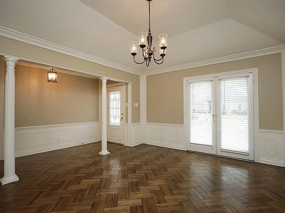 4th image of 5718 Champions Glen Dr