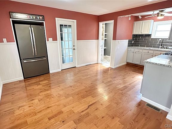5th image of 258 Seymour St