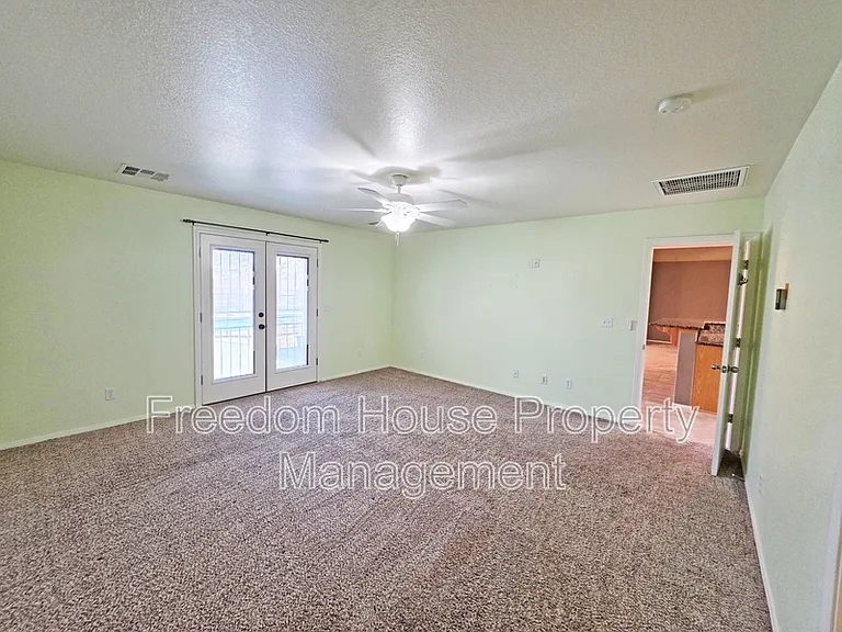 111 Mondale Ct — Photo 28