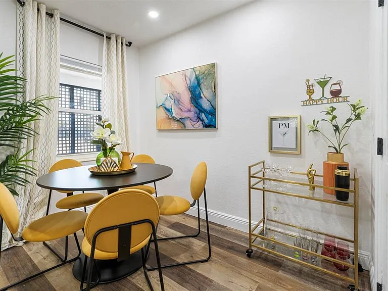 2402 W Cypress St — Photo 22