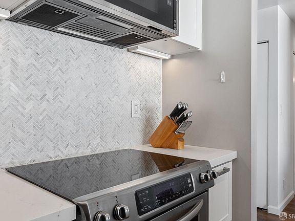 4th image of 300 3rd St APT 905