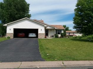 10810 Matthew Dr, Chisago City, MN 55013