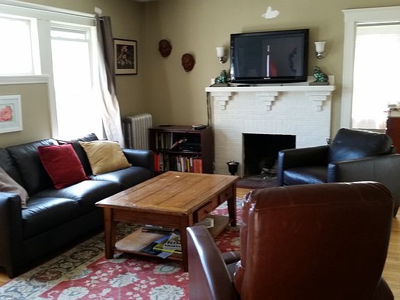 Living room plus den or 3rd bedroom