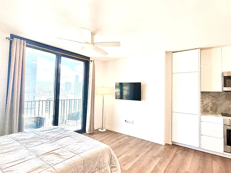 987 Queen St #1216 — Photo 5