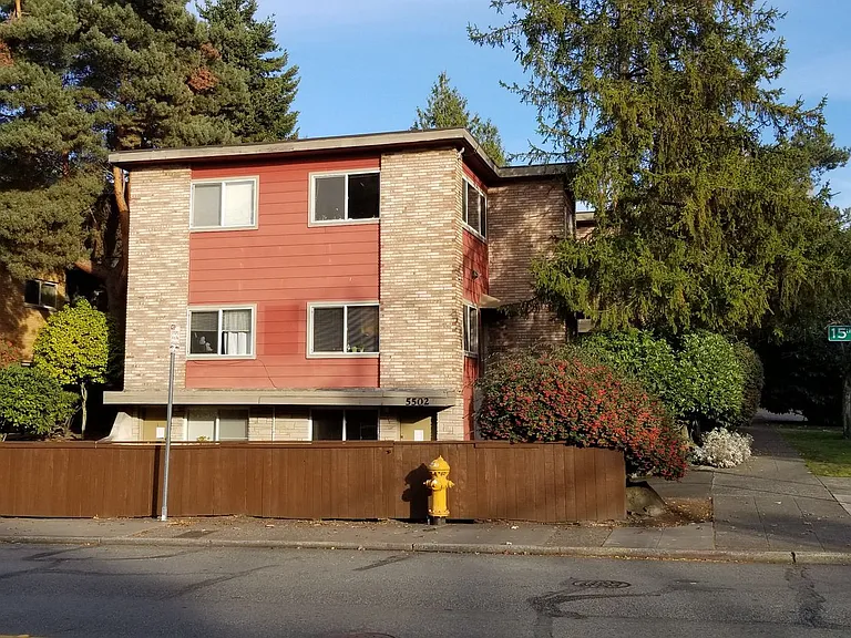 5502 15th Ave NE — Photo 1