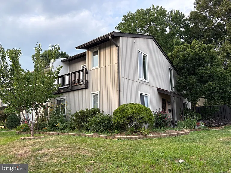 224 Willow Ter — Photo 1