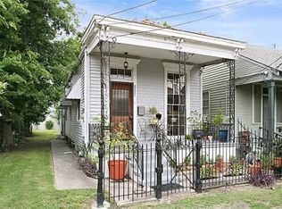 3221 Laurel St, New Orleans, LA 70115