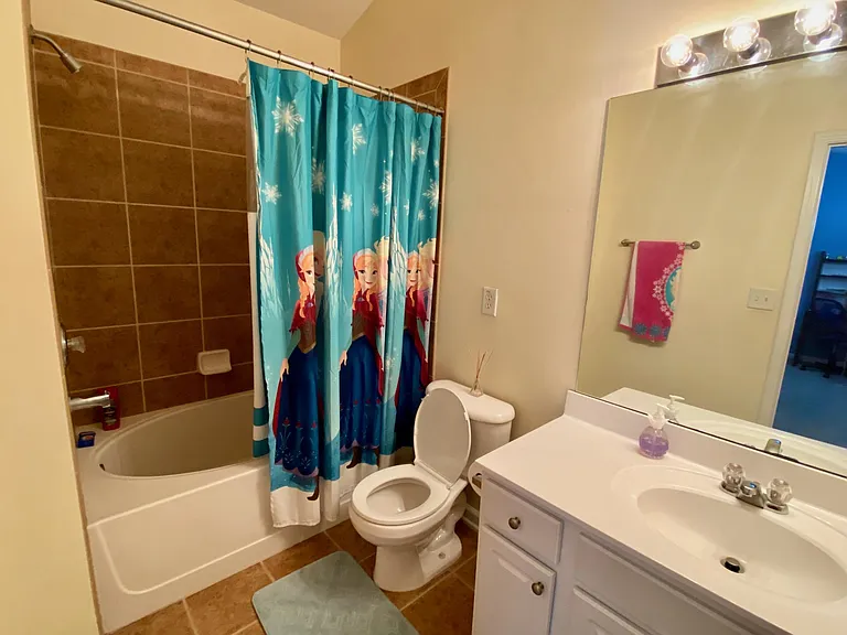1368 Thornborough Dr — Photo 9