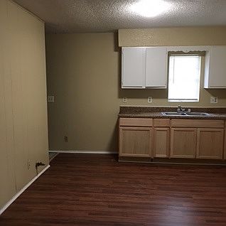 2nd image of 1428 Plum St