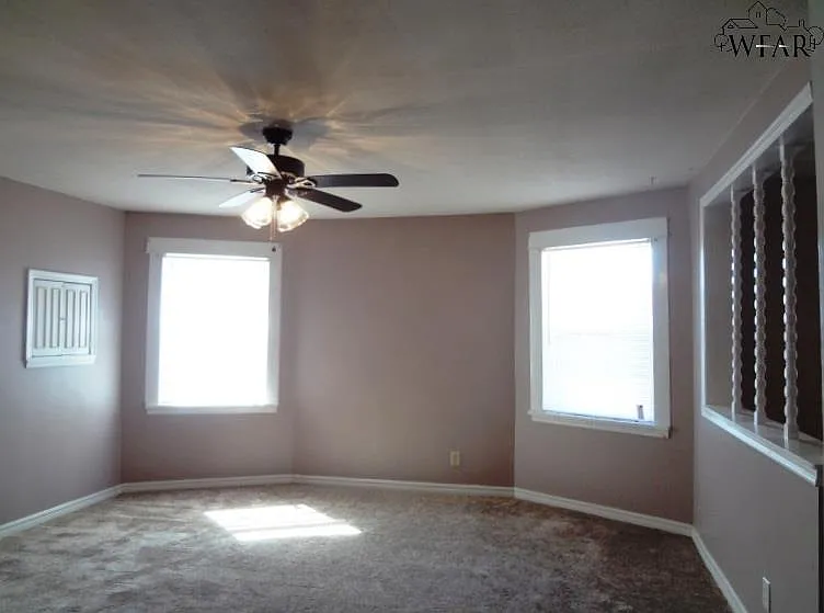 3 bed, 2.0 bath, 2150 sqft, $1,100 — Photo 4
