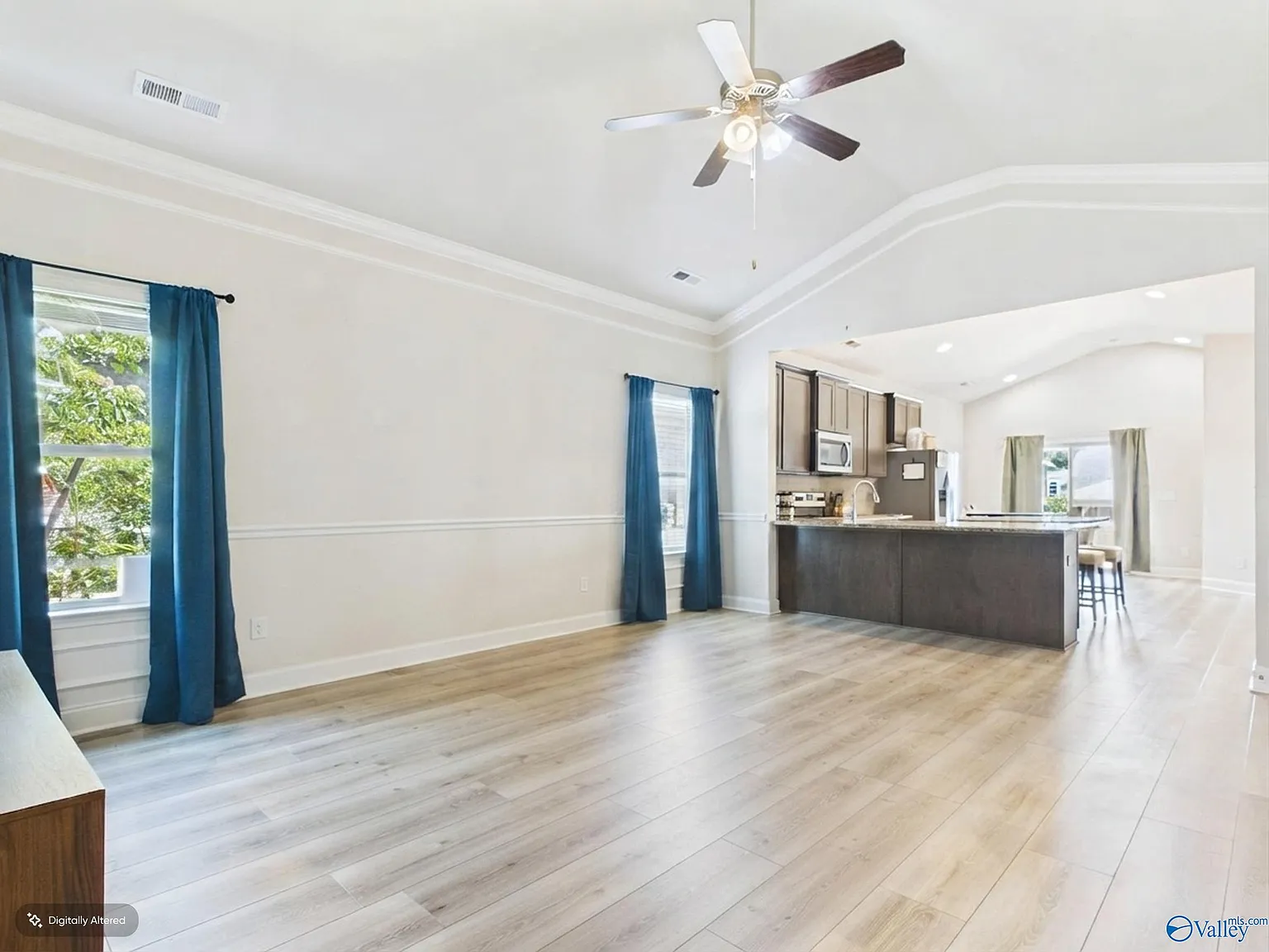 3 bed, 2.0 bath, 1800 sqft, $2,000 — Photo 3