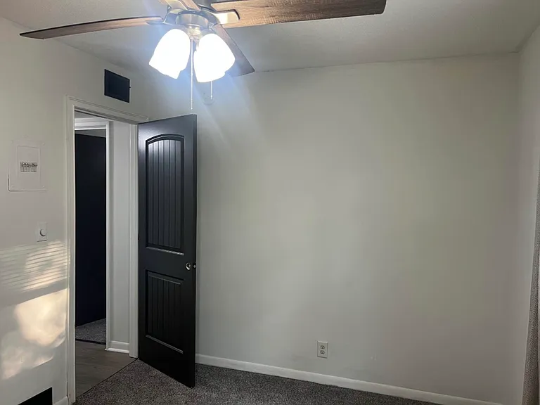 2807 Pembroke Ln #16 — Photo 7
