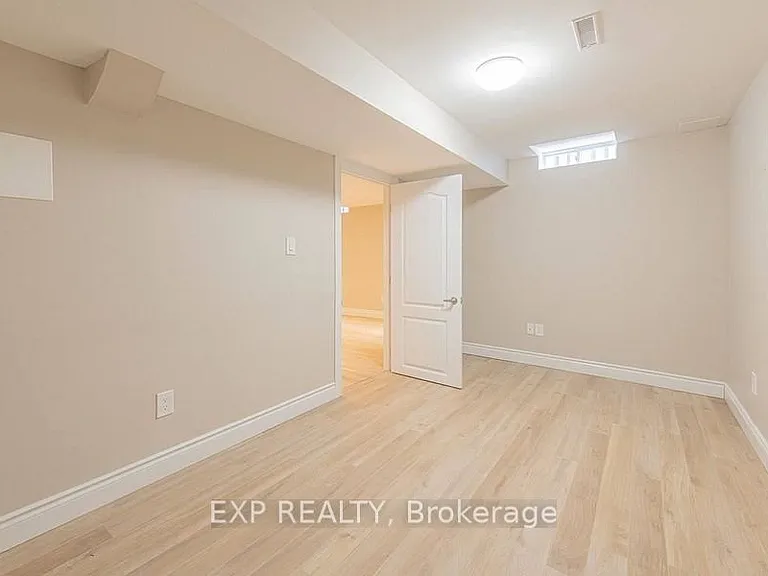 8 Rampart Cres — Photo 25