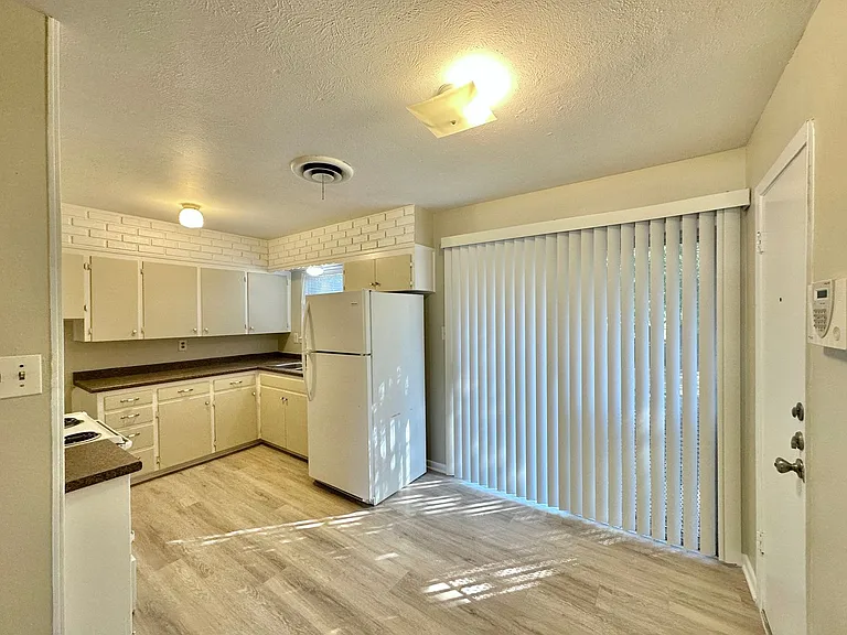 707 W Lincoln Ave — Photo 5