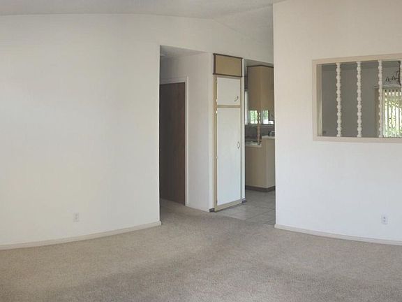 3rd image of 706 W Mary Jane Dr