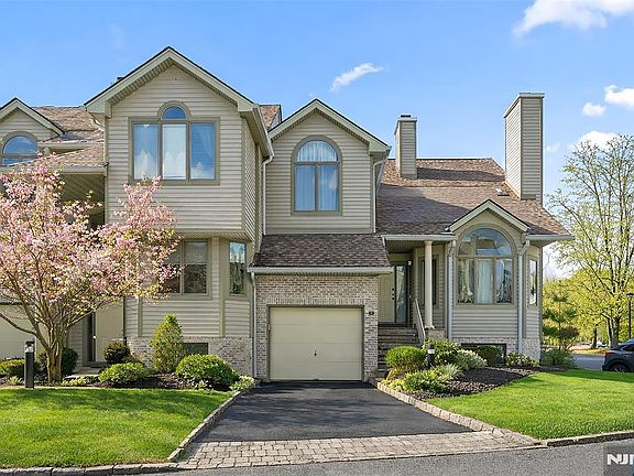 3rd image of 501 Elm Ct