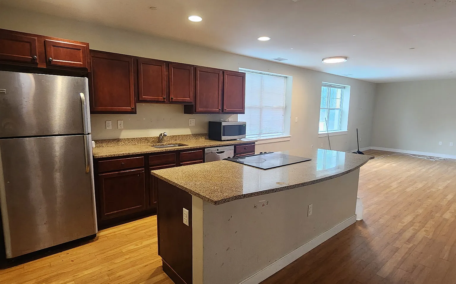2 bed, 950 sqft, $2,175 — Photo 1