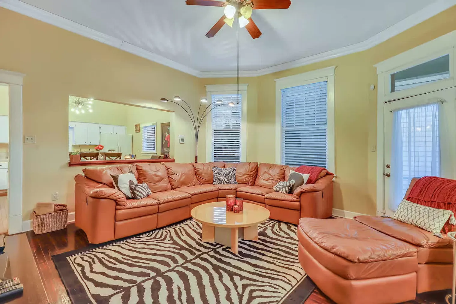4 bed, 2.0 bath, 2152 sqft, $5,520 — Photo 4