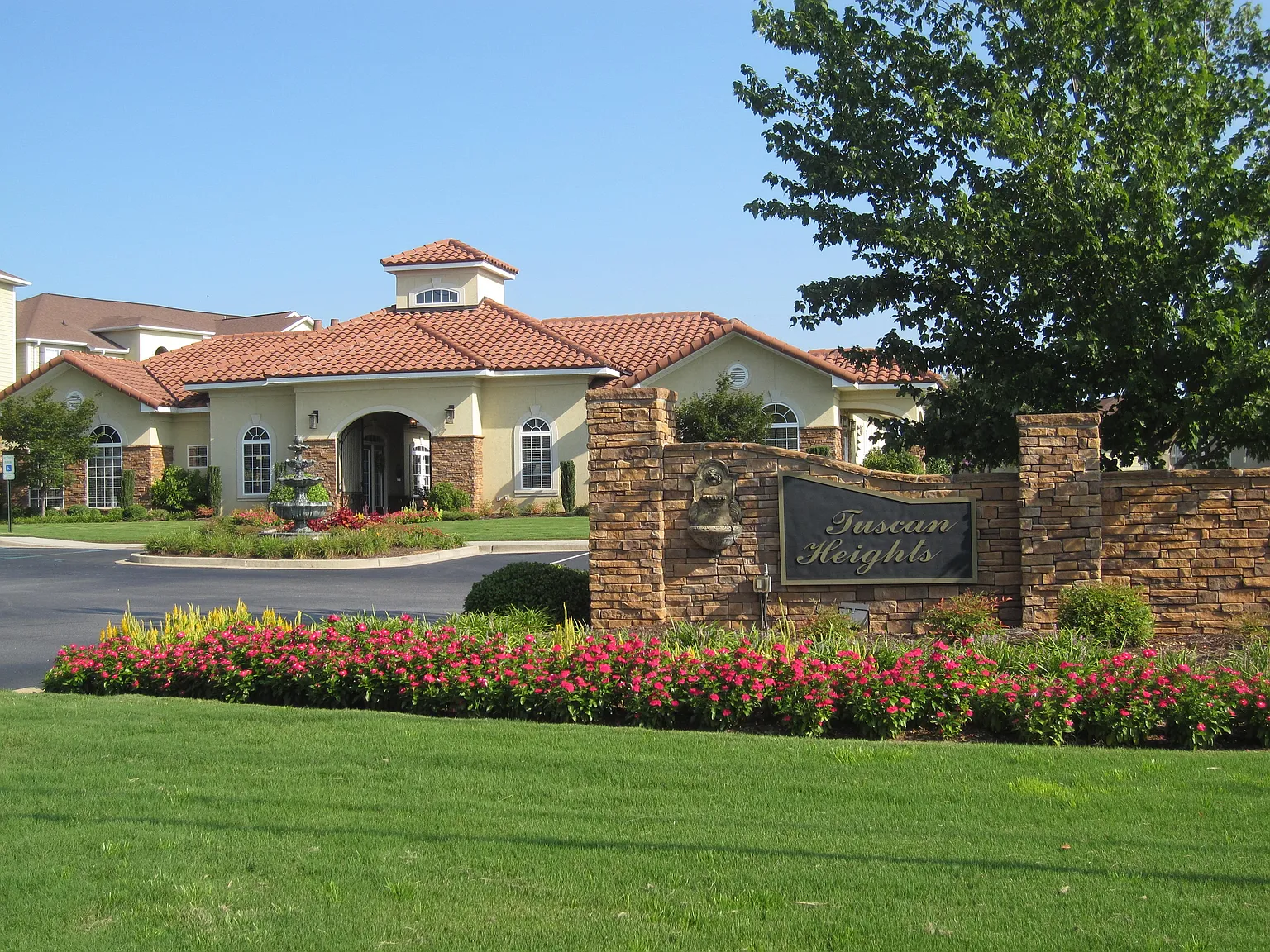 Tuscan Heights — Photo 3