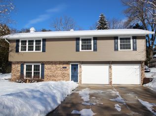 225 Cliffview Dr, Green Bay, WI 54302