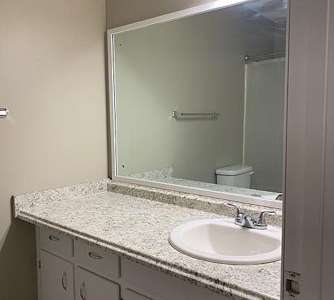 4th image of 2018 Bradford Ct APT C