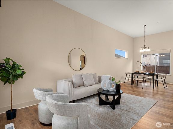 4th image of 8215 207th Street E