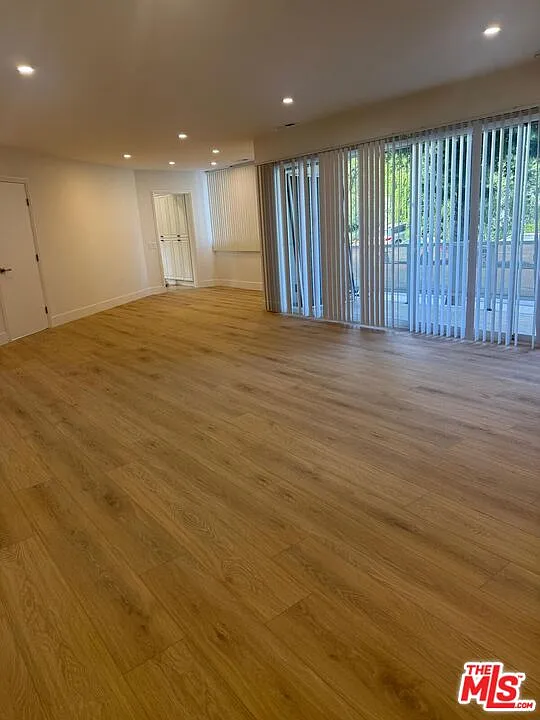 223 S Lasky Dr — Photo 3
