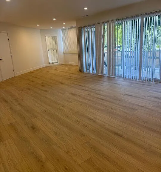 223 S Lasky Dr — Photo 3