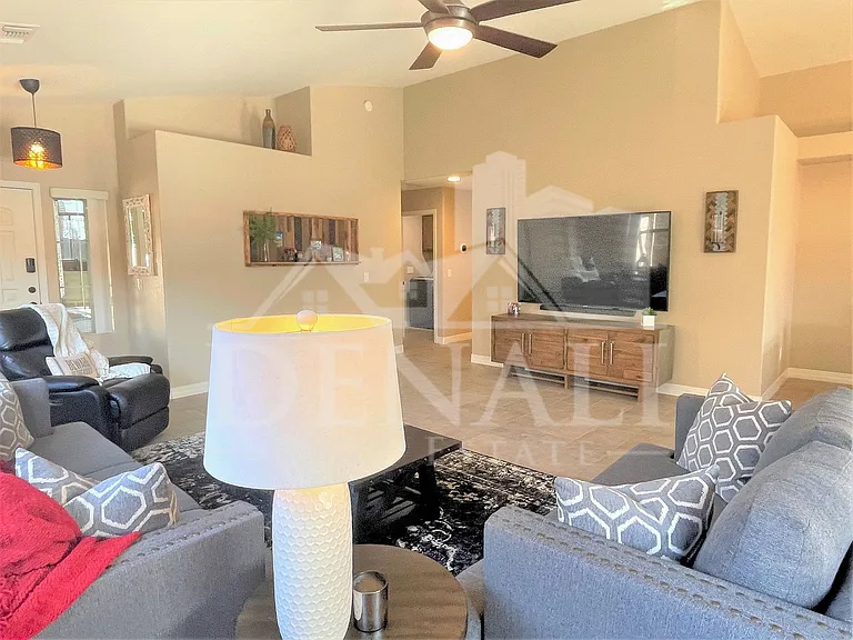 1506 N Sierra Hts — Photo 5