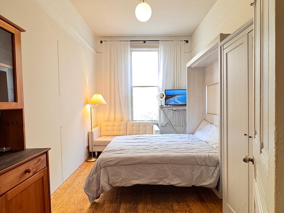 1st image of 2642 McAllister St