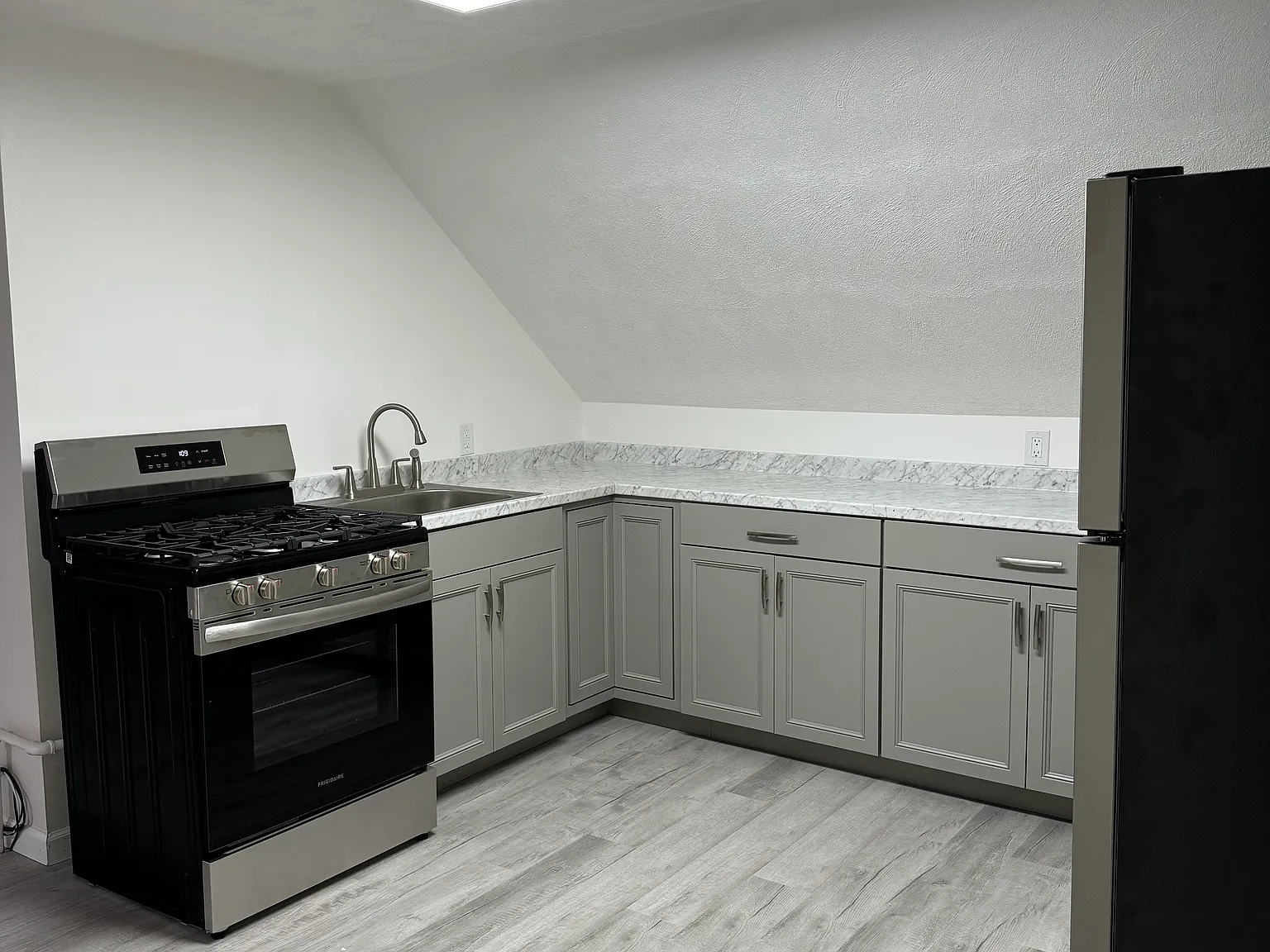 2 bed, $1,900 — Photo 1
