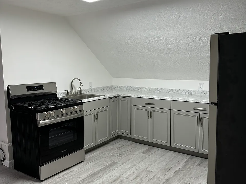 27 Rolfe Sq #3