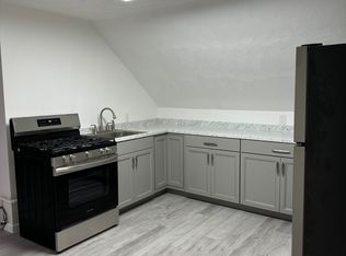 27 Rolfe Sq FLOOR 3, Cranston, RI 02910