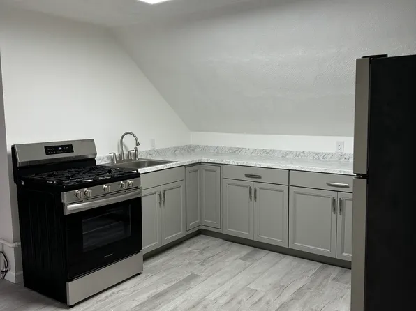 27 Rolfe Sq Floor 3, Cranston, RI 02910