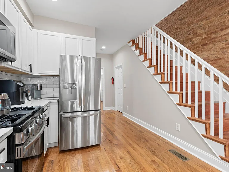 2235 E Chase St — Photo 16