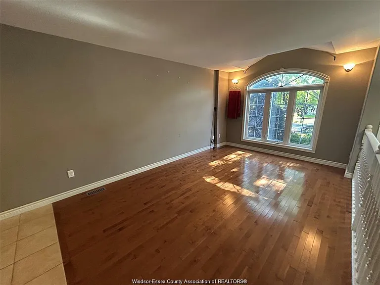 4665 Fontana Ave — Photo 2