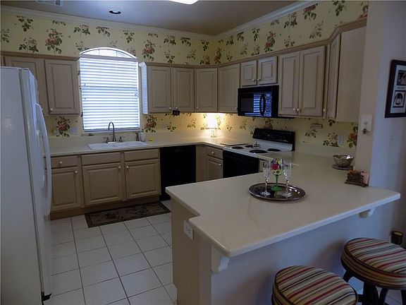 5th image of 16105 Sonoma Dr