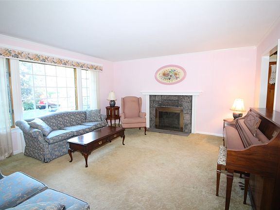 2nd image of 14 Lupine Ln