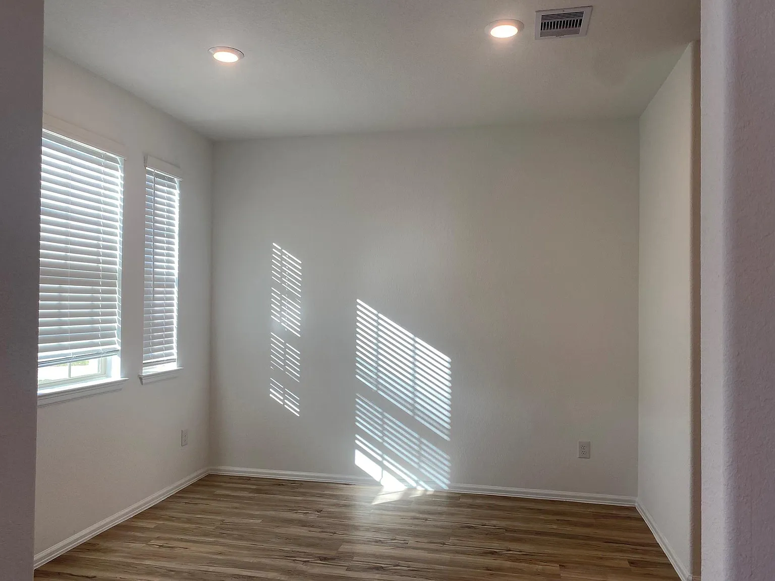 4 bed, 2.5 bath, 2273 sqft, $2,599 — Photo 4