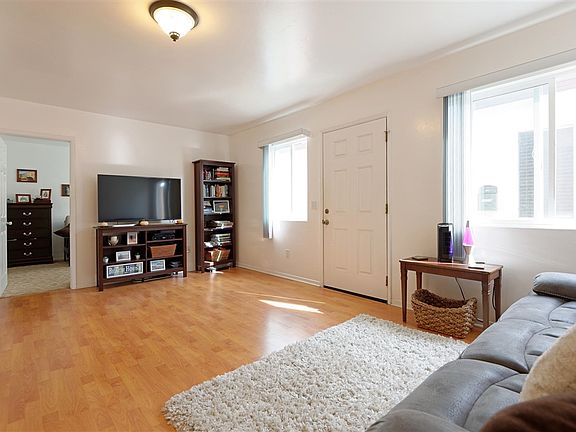 3rd image of 1049 Hornblend St