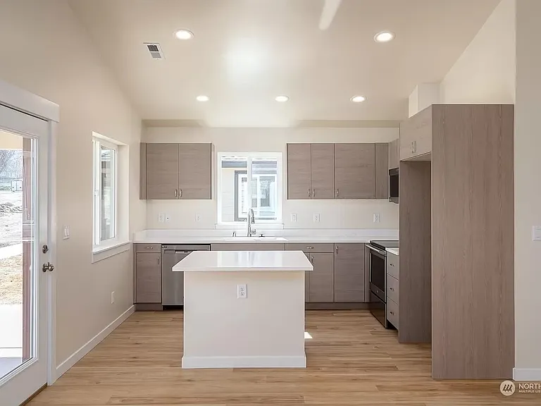 123 9th Ave #39 — Photo 8