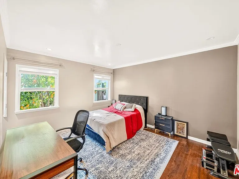 9928 Robbins Dr — Photo 37