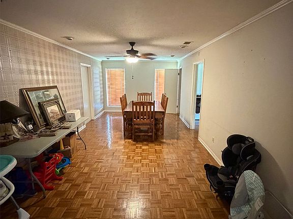 4th image of 8012 Chapin Rd